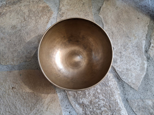 Bowl 822: 7.25" Vintage Himalayan Singing Bowl 182 HZ F#3-28