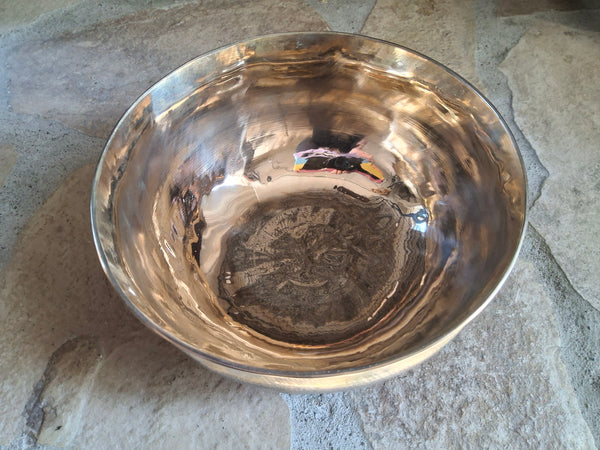 Bowl 913: 9" Ultibati Himalayan Singing Bowl 141/146 HZ C#3+30/D3-10