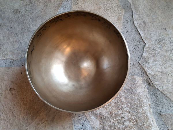 Bowl 821: 7.25" Vintage Himalayan Singing Bowl 179/185/188 HZ D3+43/F#3pp/+28