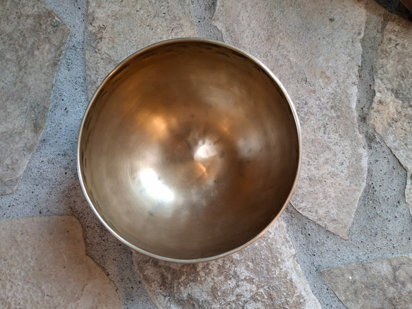 Bowl 830: 7" Vintage Himalayan Singing Bowl 190 HZ F#3+46