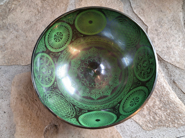 Bowl 920: 10" Thangka Artwork Himalayan Singing Bowl 141/149 Hz C#3+30