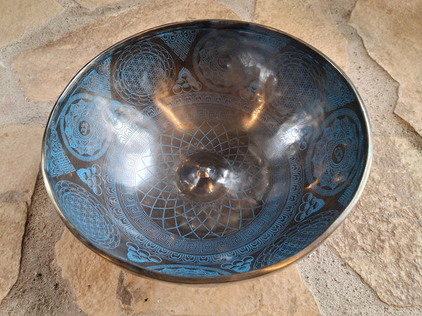 Bowl 940: 10" Thangka Artwork Himalayan Singing Bowl 141 Hz C#3+30