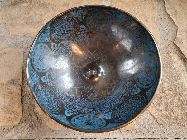Bowl 940: 10" Thangka Artwork Himalayan Singing Bowl 141 Hz C#3+30
