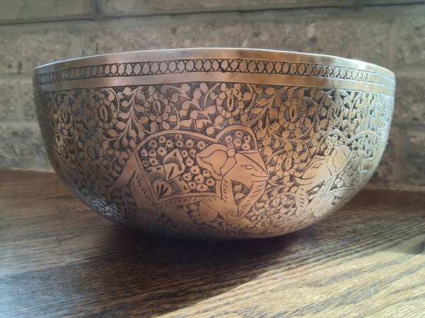 Bowl 927: 10.5" Thangka Art Work Himalayan Singing Bowl 141 Hz C#3+30