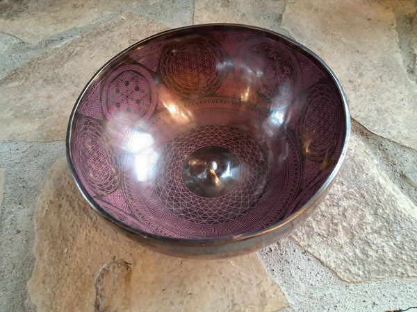 Bowl 920: 10" Thangka Artwork Himalayan Singing Bowl 141/149 Hz C#3+30