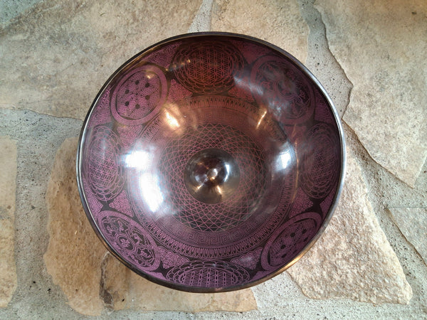 Bowl 920: 10" Thangka Artwork Himalayan Singing Bowl 141/149 Hz C#3+30