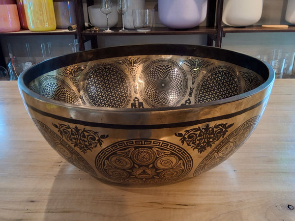 Bowl 920: 10" Thangka Artwork Himalayan Singing Bowl 141/149 Hz C#3+30